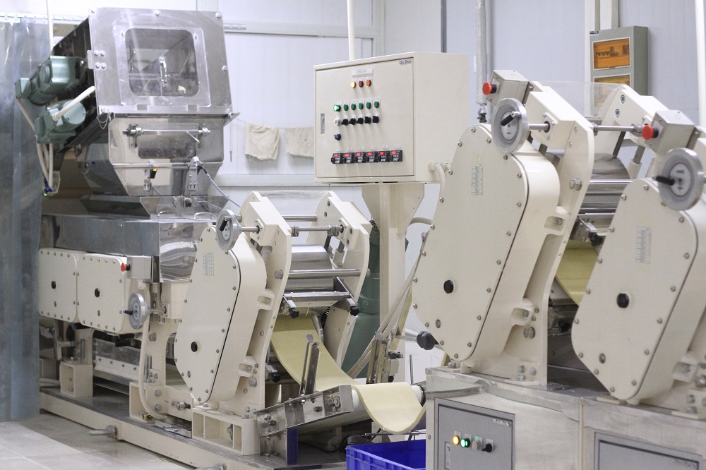 日產(chǎn)能 50 噸 + 薄皮 0.9mm！海鮮水餃工廠大公開